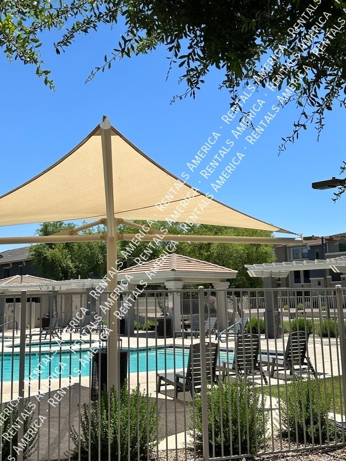 Building Photo - 2401 E Rio Salado Pky
