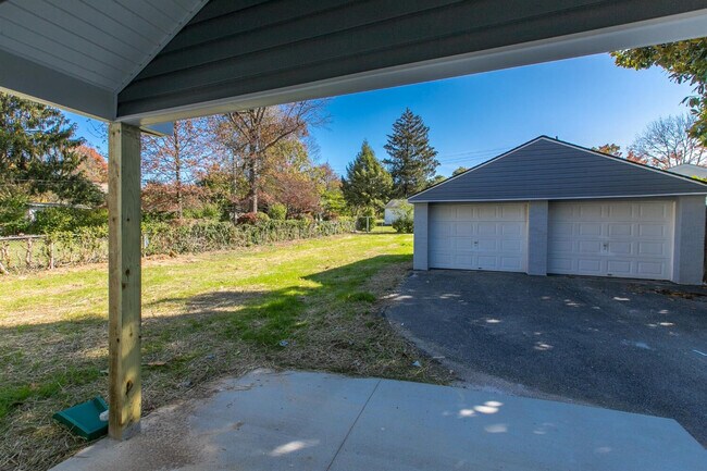 Building Photo - 564 Claymont Dr