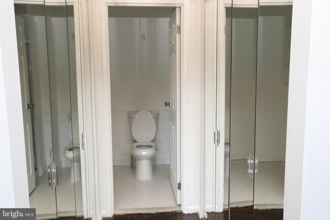 Building Photo - 210 James Ct