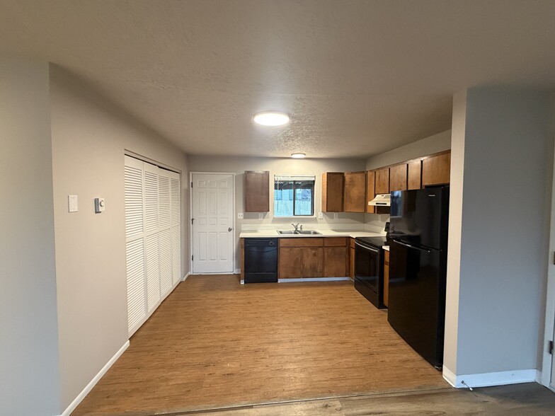 Building Photo - 2 Burdick Pl