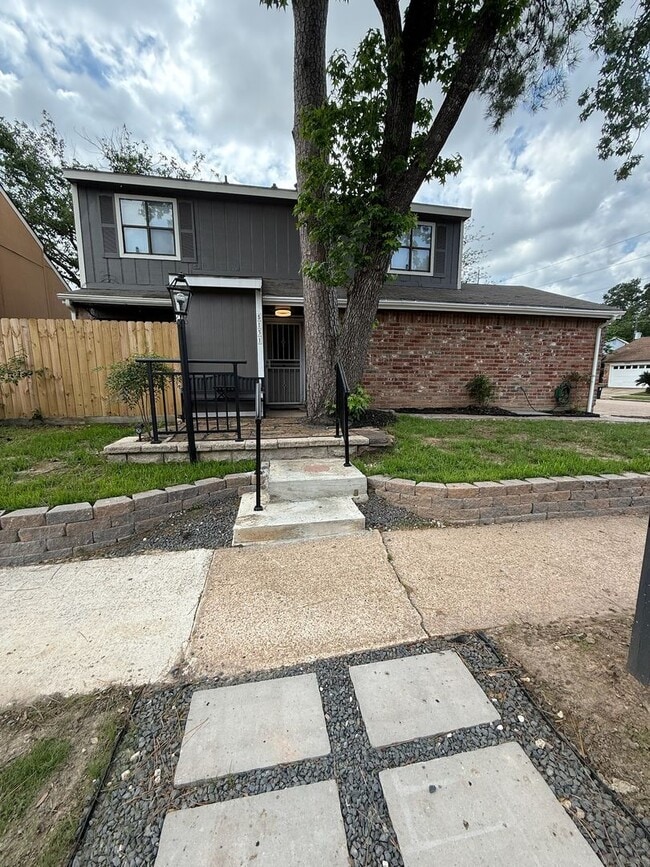 Building Photo - Spacious 3-Bedroom Corner Home in Candlelight Oaks Village