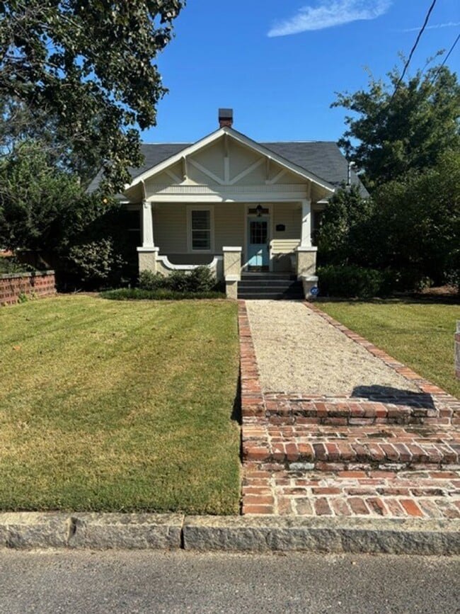 Building Photo - Craftsman style bungalow on the Hill. Reno...