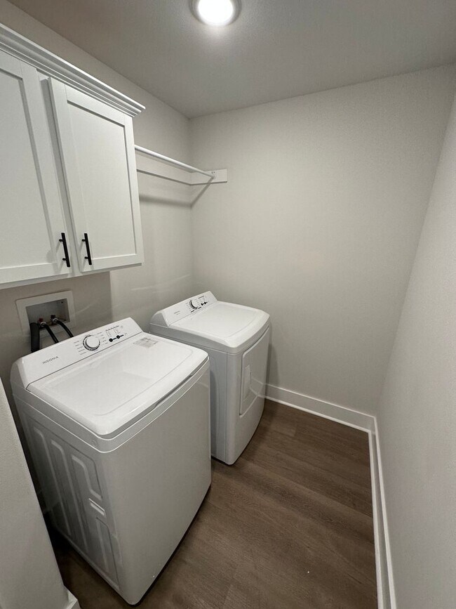 Building Photo - 301 Citation St