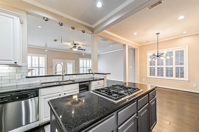Building Photo - 5453 Fairdale Ln