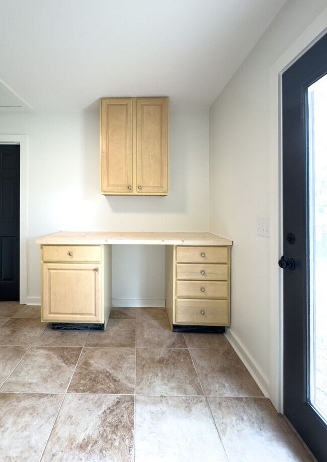 Building Photo - 3BR Home in Shell Point – Sunroom | Garage | Prime Location