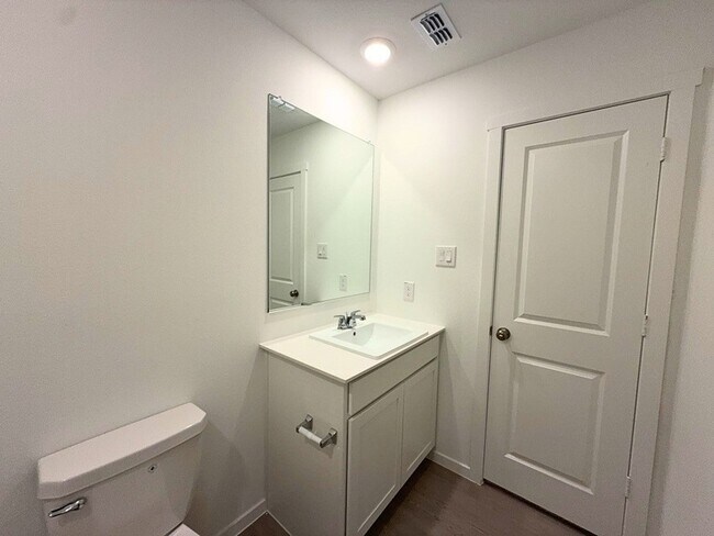 Building Photo - 6220 Sandpiper Ln