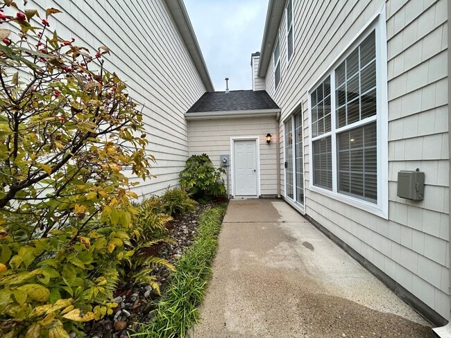 Building Photo - Welcome to this charming house "ASK ABOUT OUR ZERO DEPOSIT"