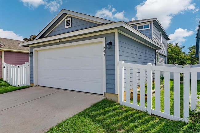 Building Photo - 1706 Sand Hills Dr