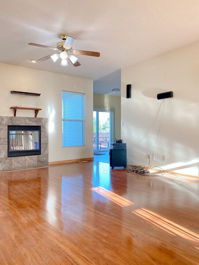 Building Photo - Stunning 5 bedrooms and 3 bathrooms in Wal...