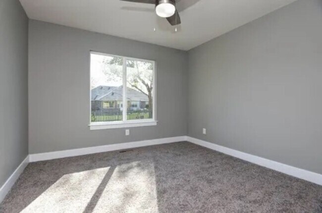 Building Photo - BRAND NEW 4 bedroom house in SW Springfield!