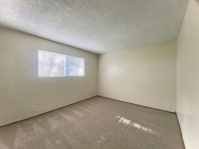 Building Photo - 33935 13th St