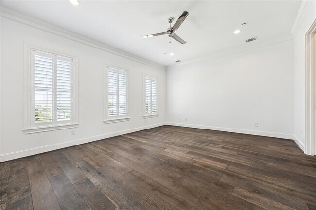 Building Photo - 3850 Glen Arbor Dr