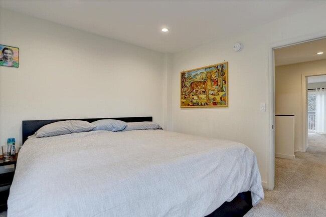 Building Photo - Stunning Remodeled Townhome in North Boulder