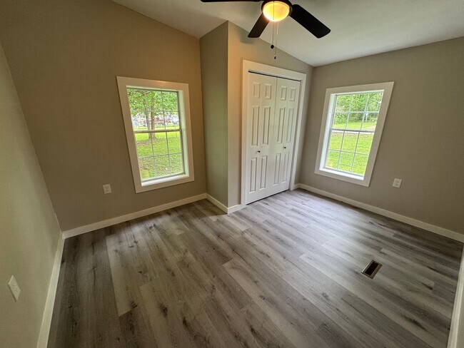 Building Photo - Completely Remodeled • 3 Bed • 2 Bath • Nearly 1,800 Sq Ft