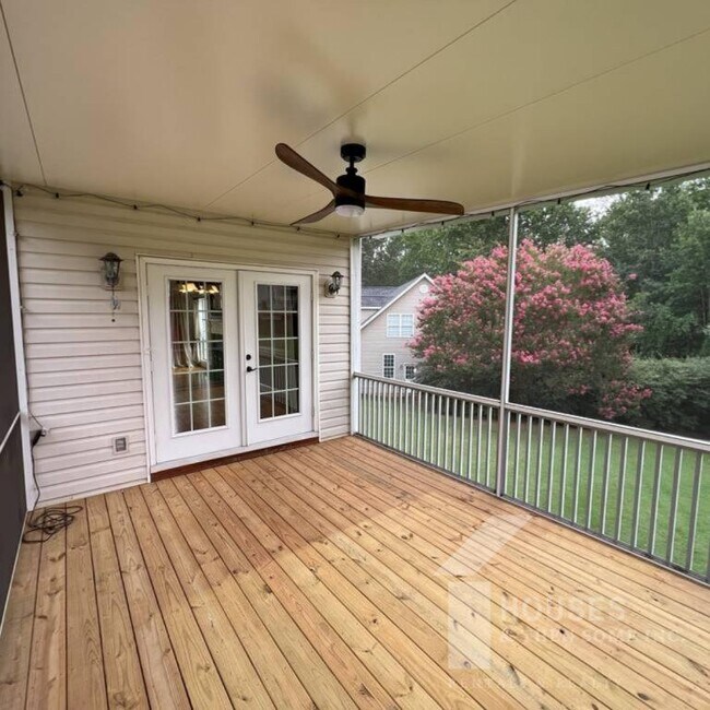Building Photo - 606 Mattie Ln