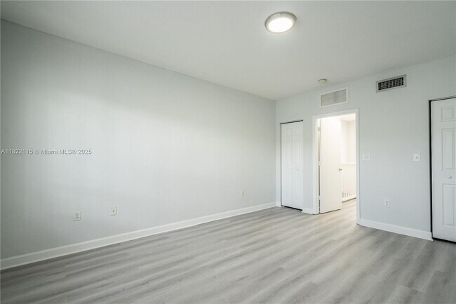 Building Photo - 2180 Bay Dr