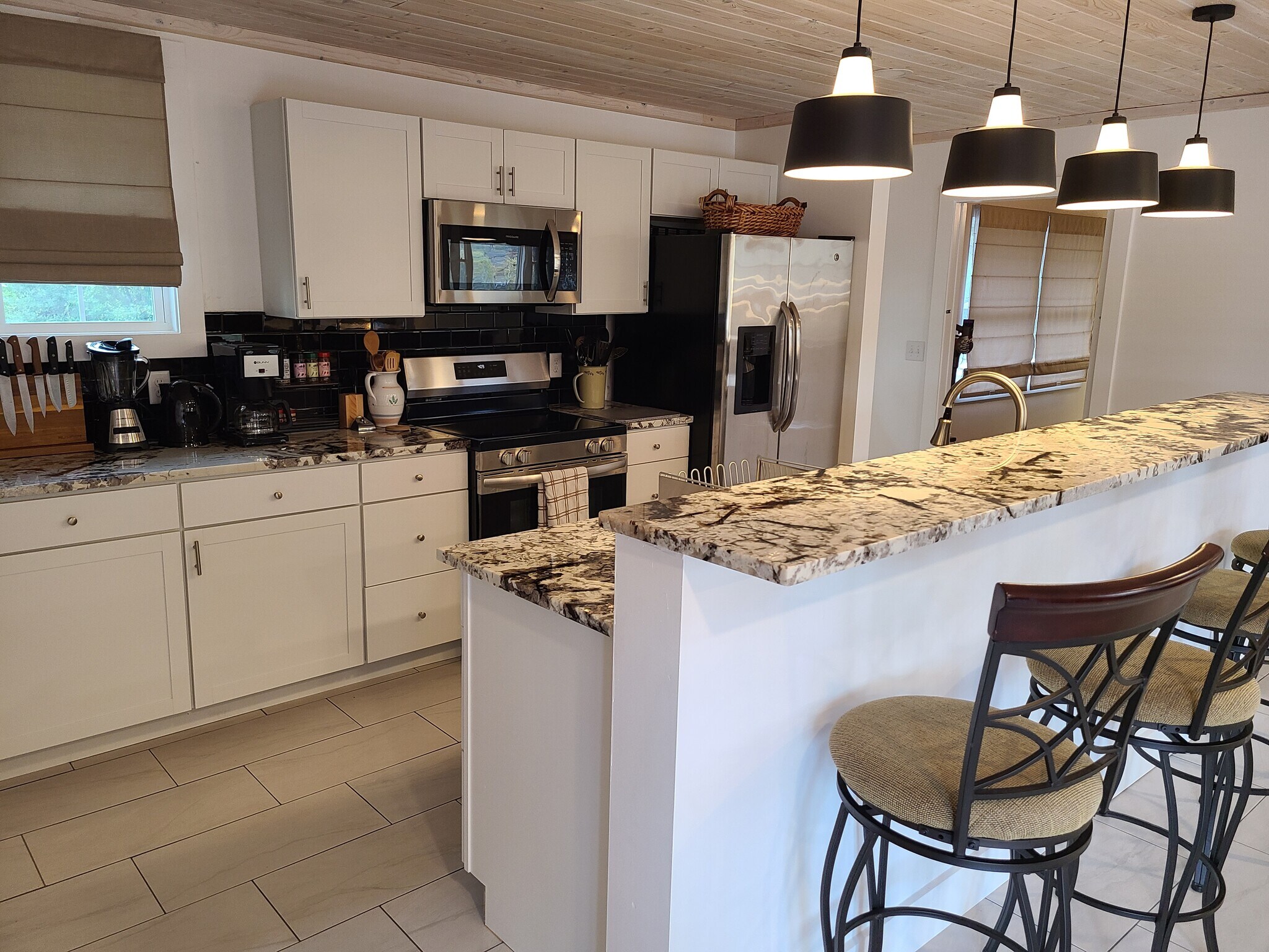 Kitchen - 34 Hillside St