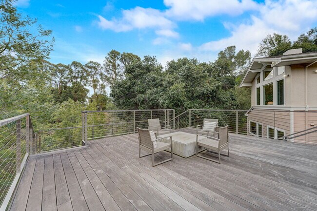Building Photo - 140 Emerald Estates Ct
