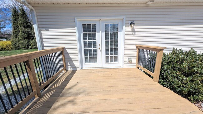 Building Photo - Turnabout Lane Duplex