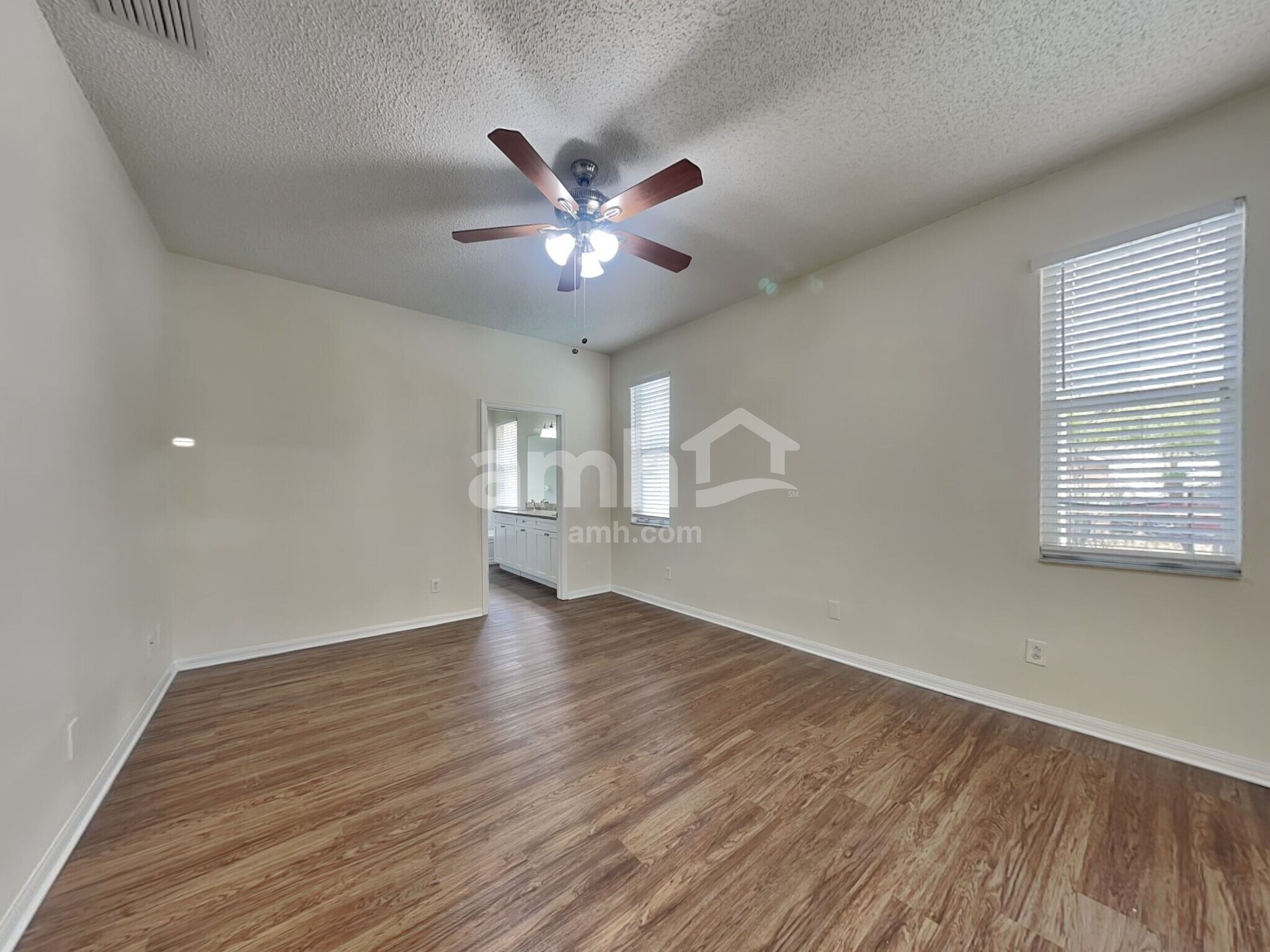 Building Photo - 18212 Hollyhills Way