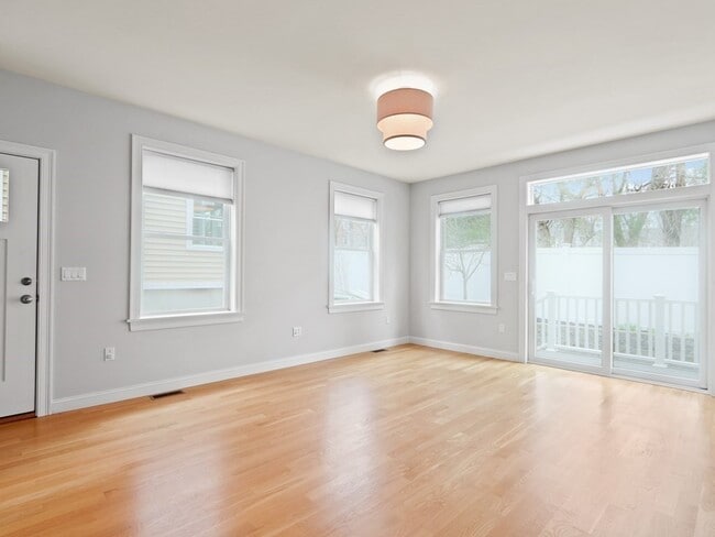 Building Photo - 431 Neponset St