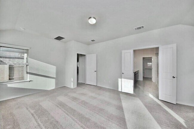 Building Photo - 1212 Matt Ln