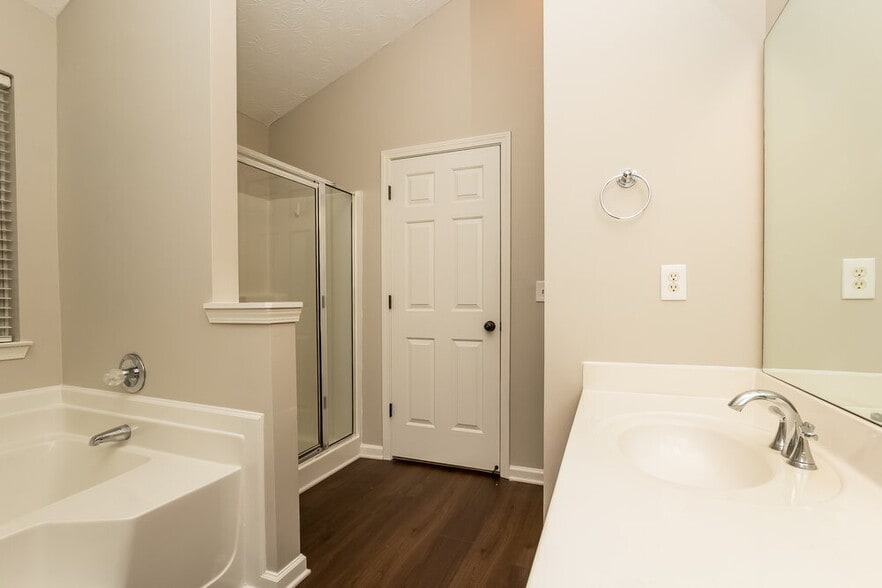 Building Photo - 2350 Larpent Ct