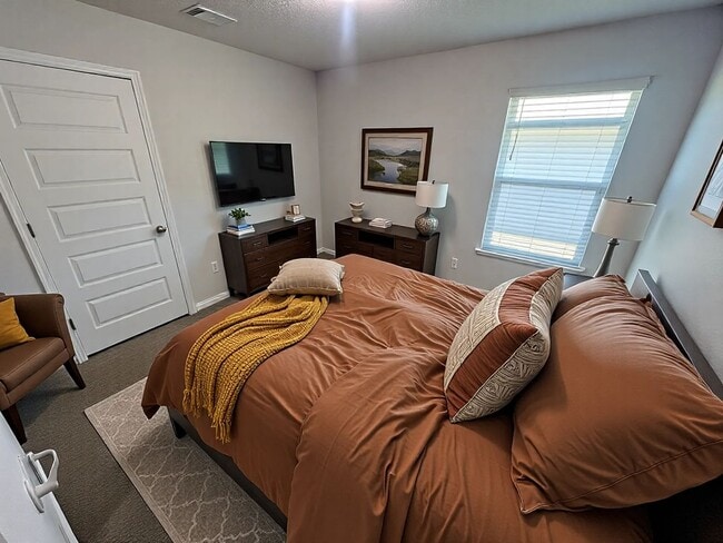 Building Photo - Beautiful 3 Bedroom, 2 Bath Pace Home available !!