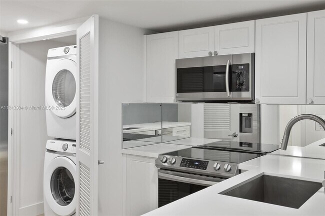 Building Photo - 555 NE 34th St