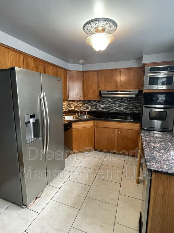 Building Photo - 8841 S State St