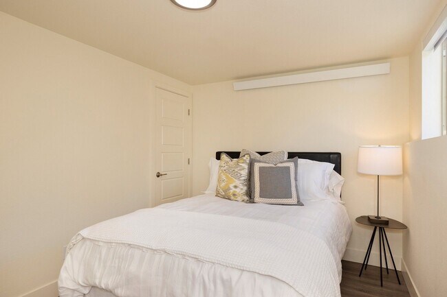 Building Photo - Ballard Gem! Updated Apartment w/ Parking, Bright Interiors & Steps to Dining + Parks