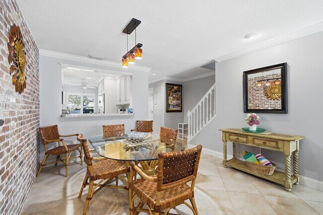 Building Photo - 842 SE 19th Ave