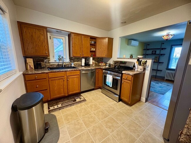 Building Photo - 3 Bedroom 1 Bathroom in Harrisburg!