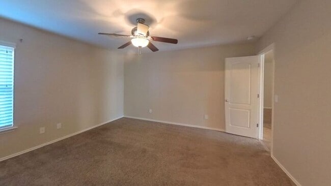 Building Photo - Yukon 4 Bed