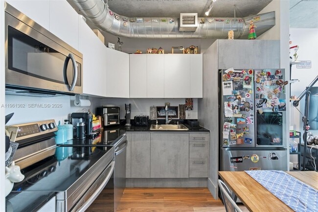 Building Photo - 690 SW 1st Ct