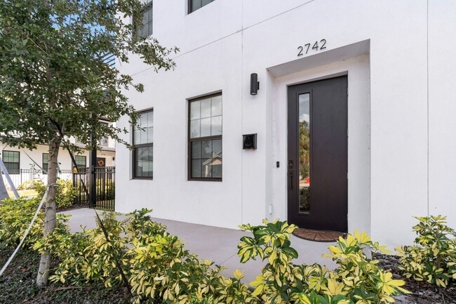 Building Photo - Modern Townhome For Lease in downtown St Pete and Warehouse Arts District