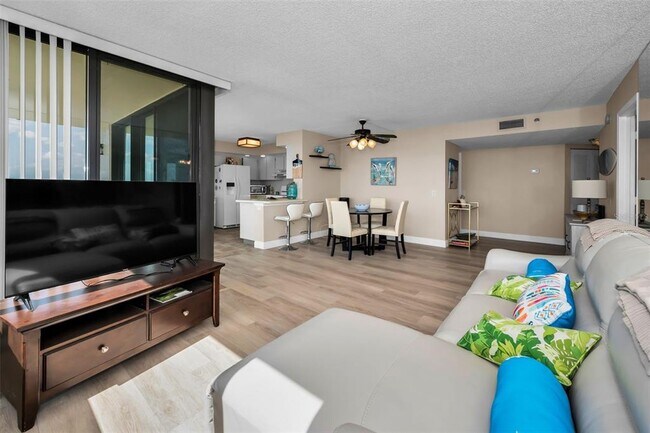 Building Photo - 6322 Palma Del Mar Blvd S