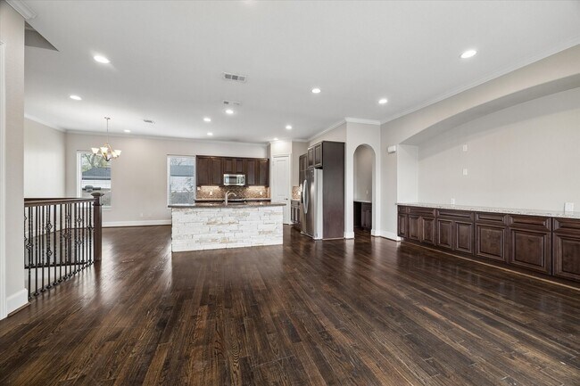 Building Photo - 1105 E 27th St