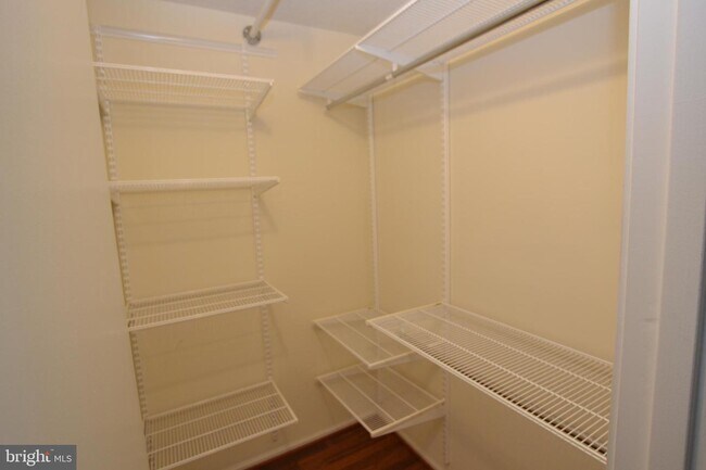 Building Photo - 15101 Interlachen Dr