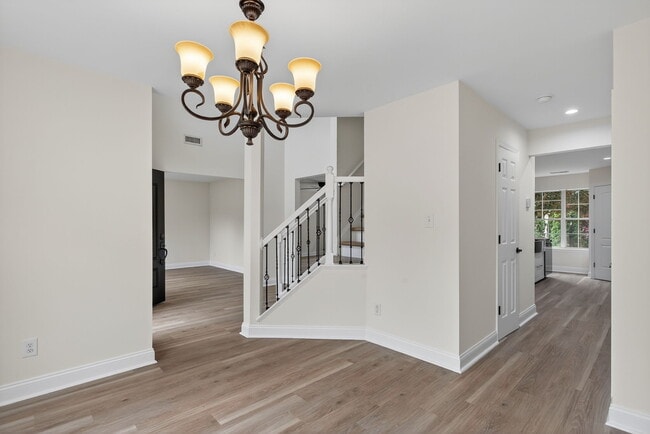 Building Photo - 3881 Shenandoah Dr