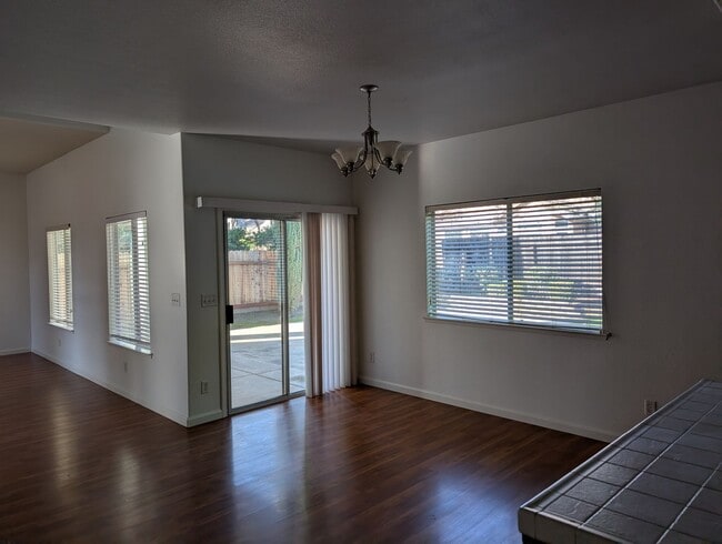 Building Photo - Nice 2 story home with lots of space, close to Fugman Elementary, Copper River and Woodward Park.