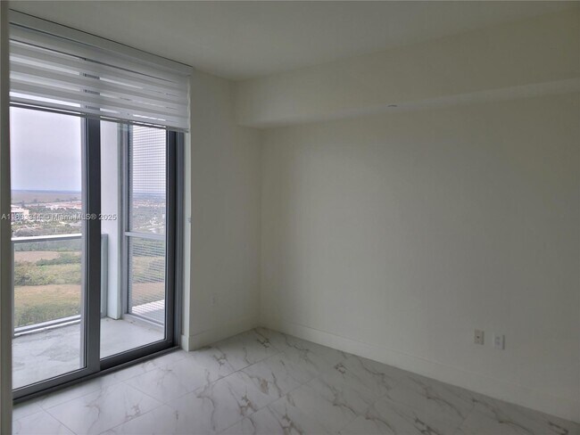 Building Photo - 2000 Metropica Wy