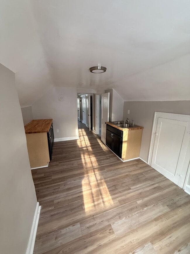 Building Photo - Endora