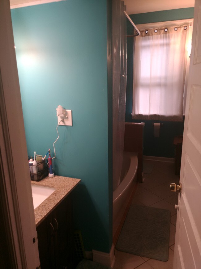 Building Photo - 5008 Beaumont Ave