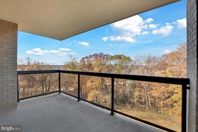 Building Photo - 309 Yoakum Pkwy