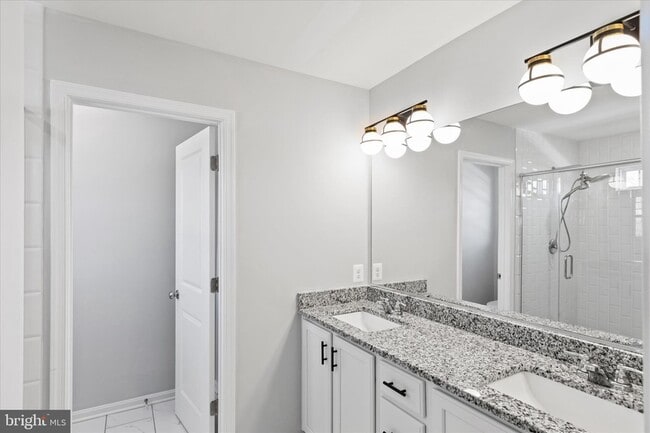 Building Photo - 5559 Trafalgar Cir
