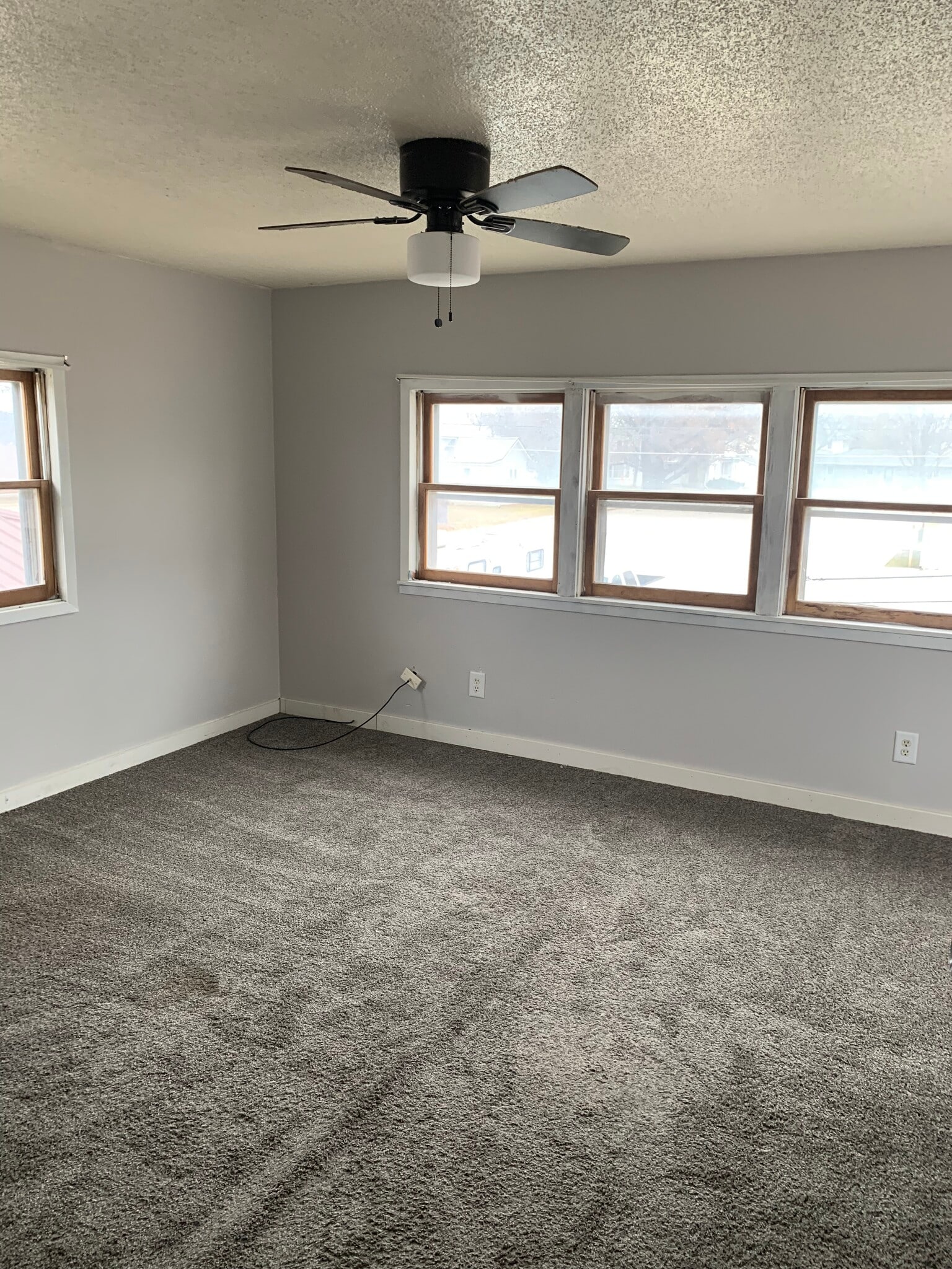 Building Photo - 510 3rd Ave NE