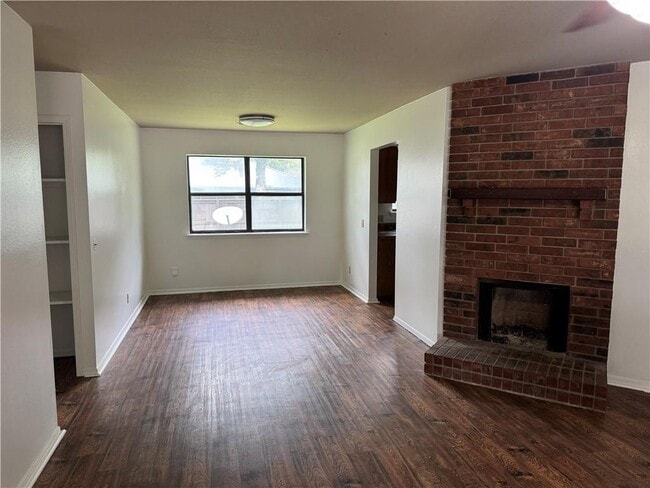 Building Photo - 2700 McMillan Dr