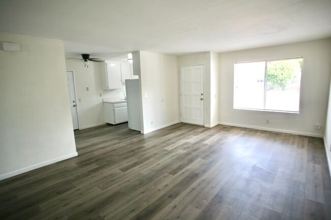 Building Photo - 1392 Helix St