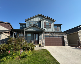 Building Photo - Gorgeous 4 Bed, 3.5 Bath Home | 3,100+ Sq ...